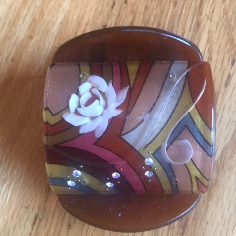 Hair clip.  New without tag.